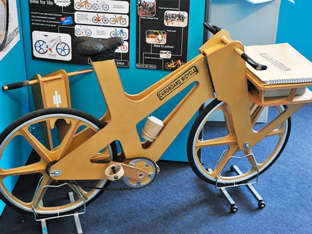 Designer cria bicicleta de papelão que custa apenas 20 dólares