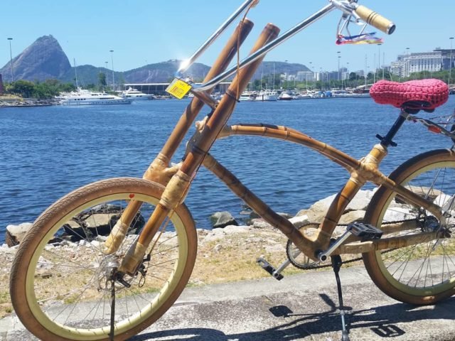 Projeto usa bicicletas de bambu para mudar a realidade de moradores da Baixada Fluminense